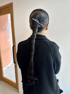 モイ(moi) タイトローポニーアレンジ