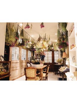 プライベートサロンならではの落ち着く店内でカフェメニューを楽しみながら特別なサロンタイムを＊