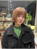 ベージュ×ミニボブ