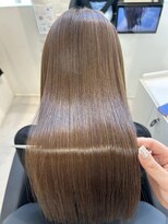 エミュスト(Emuest) 明るめベージュカラーに髪質改善トリートメント