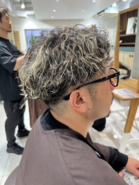 アース 武蔵境店(HAIR & MAKE EARTH) 【イメチェン成功】ツイストパーマ×ハイライトカラー｜