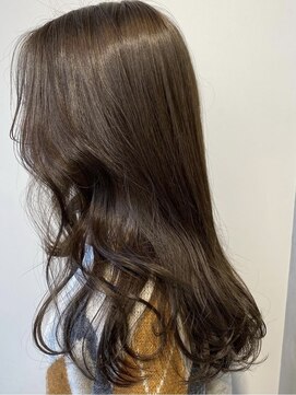 エヌユー(nu) 透明感あるオリーブアッシュ