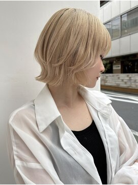 トルネード(TORNADO) 海外レイヤーミニボブ 切りっぱなし ハイトーンベージュ t1116