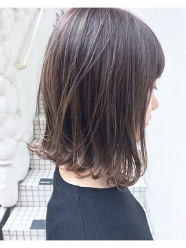 モルニ(MORNI) グレージュ_マロンベージュ Aラインボブ かきあげ