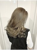 オリーブベージュ