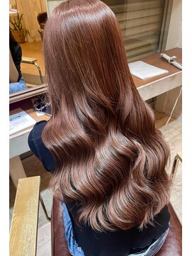 サリュー バイ イザ(Salut by IZA) ブリーチなしダブルカラーピンク似合わせカット韓国風巻き