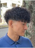 立川外国人風スペインカール刈り上げフェードメンズパーマ緩め