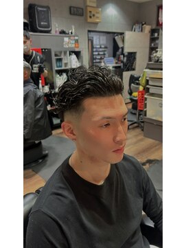 グロウヘアワークス(grow hair works) ベーシックパーマ×スキンフェード