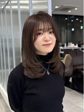 ガリカ 大名(Gallica) ミディアムレイヤーカット/ワンカラーでつくるオリーブベージュ