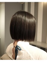 モフルディック(Mof Ludique)&nbsp;ツヤ感まとまる大人のシンプルボブ