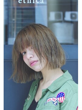 エシカ(ethica) [ethica_南船場] プレーンアッシュ×ナチュラル切りっぱなしボブ