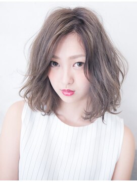 カムジーヘッド(COMEGHEAD) プラチナアッシュ×ミディアムボブ【熊本/南区/平成/平成駅】