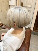 ジョージ(Jo-Ji)&nbsp;ホワイト×ショートボブ