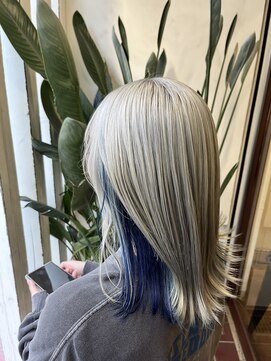 アン(Hair make un) 【ダブルカラー】シルバー×インディゴブルー♪