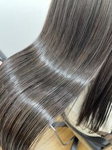 Q.『メテオカラー』がおすすめのお客様は？：乾燥やダメージによる広がりやうねりに。
