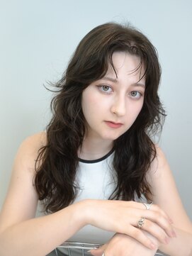 アルティファータ(artifata) ミディアムレイヤーカット ナチュラル ウェーブ パーマ