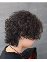 バース バイ ハピネス(BIRTH by happiness)&nbsp;韓国へアカルマパーマワックスなしセンターパート黒髪ウルフ