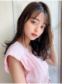 ホワイトグレージュ後れ毛が可愛い顔周りレイヤーミニウルフ