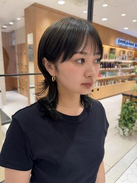 ピークアブー アヴェダ 池袋東武(PEEK-A-BOO AVEDA) ショートウルフショートカットオリーブカラーシースルーバング