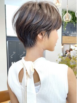 ビュートヨナカ(VIEW TOYONAKA) 【３０代４０代５０代】スッキリくびれショート/グレージュ/小顔