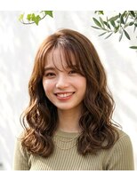 アドラーブル ココロ 新潟(adorable CoCoLo) 大人可愛い揺れウェーブ×シースルーバングのこなれミディ