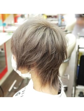 ヘアーデザインルアナ(Hair design Luana.) 【植田修平】ショートでウルフなグレージュ