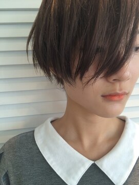 ミエル ヘア 新宿(miel hair) 〈mielhair新宿〉クール　前下がり　ショート　アッシュ