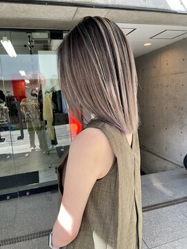 メリー(merry craftsman's factory) 外国人風バレイヤージュ、ハイライトカラーアッシュベージュ