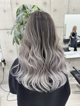 リノート バイ エゴル 名古屋(LINOET by ENGOL) 【LINOET名古屋】中川来紀　ホワイトシルバーのバレイヤージュ