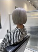 ホワイトグレー×ミニボブ
