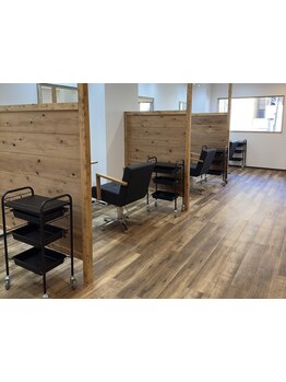 西海岸風のオシャレな店内で、ゆっくりくつろげる非日常的な癒し空間をご提供します♪