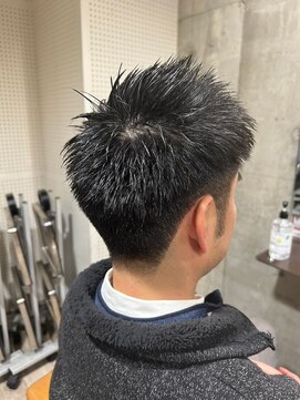 ヘアーアンドメイク ファット(Hair&Make PHAT) フレッシュ感あふれるツンツン毛流れ黒髪(メンズ)ショートカット