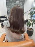 オリーブベージュ