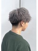 刈り上げマッシュとシルバーカラー