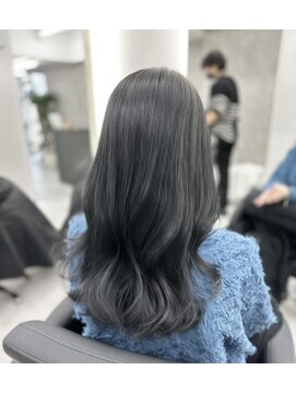 アルドーレフィエロ シンサイバシ(Ardore fiero shinsaibashi) 透明感のあるアッシュブラック♪10代20代30代