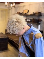 アデ オモテサンドウ(ade omotesando) ハイトーン+スパイキーショート