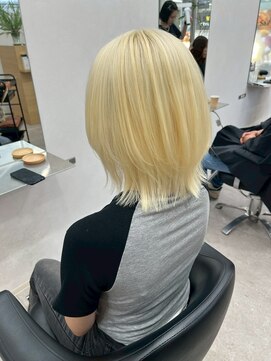 セイル(Sail) ハイトーンブロンド×コンパクトミディウルフデザインカラー