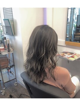 ドルチェ 梅田(Dolce) 【Dolce西梅田】ミディアム×グレーアッシュ