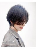 顔まわりの透け感が素敵ショート
