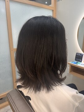 イゾラ(isola) 【isola】外はね/ローレイヤー/小顔/簡単スタイリング/肩下