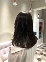 リベラル(liberal) ダークアッシュ　ミディアムレイヤー【20代/30代/40代】