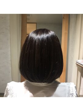 シー 東橋良店(She) ボブスタイル グレーカラー ハイライト 30代、40代、50代