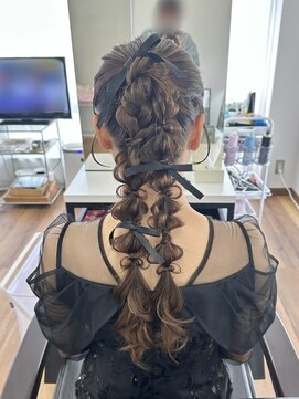 オウン(AUN) 編み下ろしツインポニー