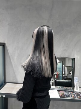 ヴァーディ オモテサンドウ(Vardy omotesando) ホワイトシルバー×ブラック デザインカラー