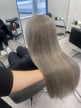 バズ サッポロ バイ フィーネ(BuzZ sapporo by Fi-Ne) グレージュカラー