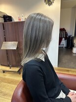 ウニレ バイ センス(unire by sense)&nbsp;【ブリーチ２回】シルバーカラーで作る色落ちが綺麗なカラー