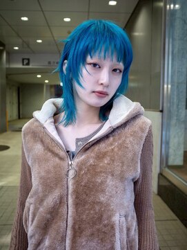 ギークス(GEEKS) 【GEEKS渋谷】ターコイズブルー/ウルフ/ミディアムレイヤー/小顔