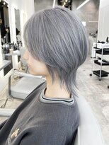 ダブルトーキョー シブヤ(W-TOKYO SHIBUYA)&nbsp;ショートウルフカットホワイトシルバーカラーブリーチハイトーン