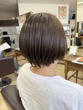 トップスタイル リッチ 女性らしさ引き立つ上品ショート
