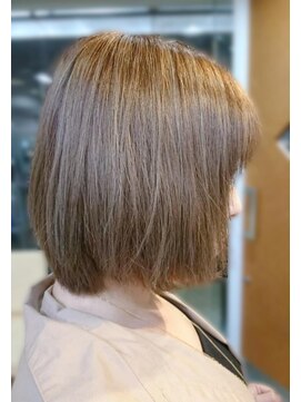 24 岸和田店 ふんわり軽やかショートボブ